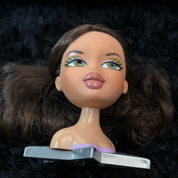 MGA Bratz Doll Lot of 8 Mixed Years Feet Missing Cake Toppers Accessories 2000s - Picture 6 of 16